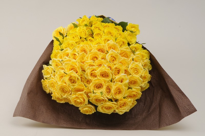 黄色いバラ100本花束